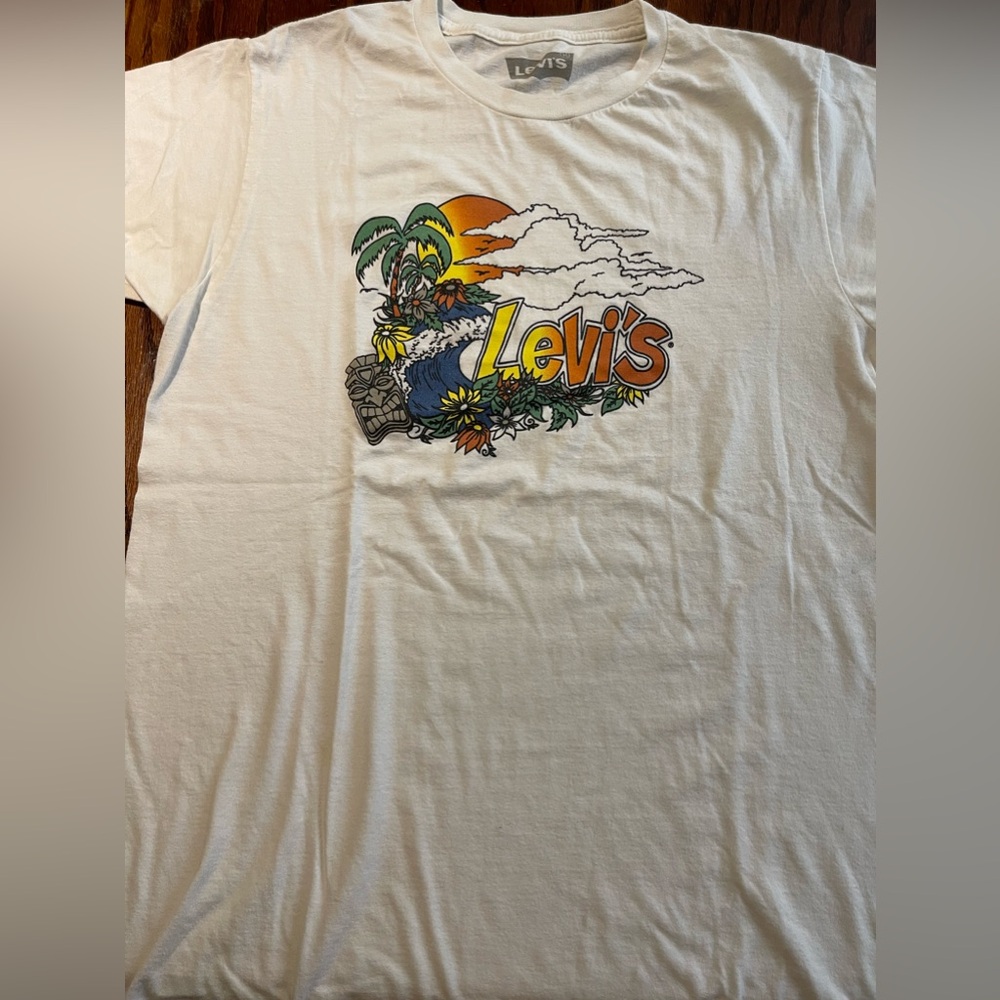 Levis medium size t shirt